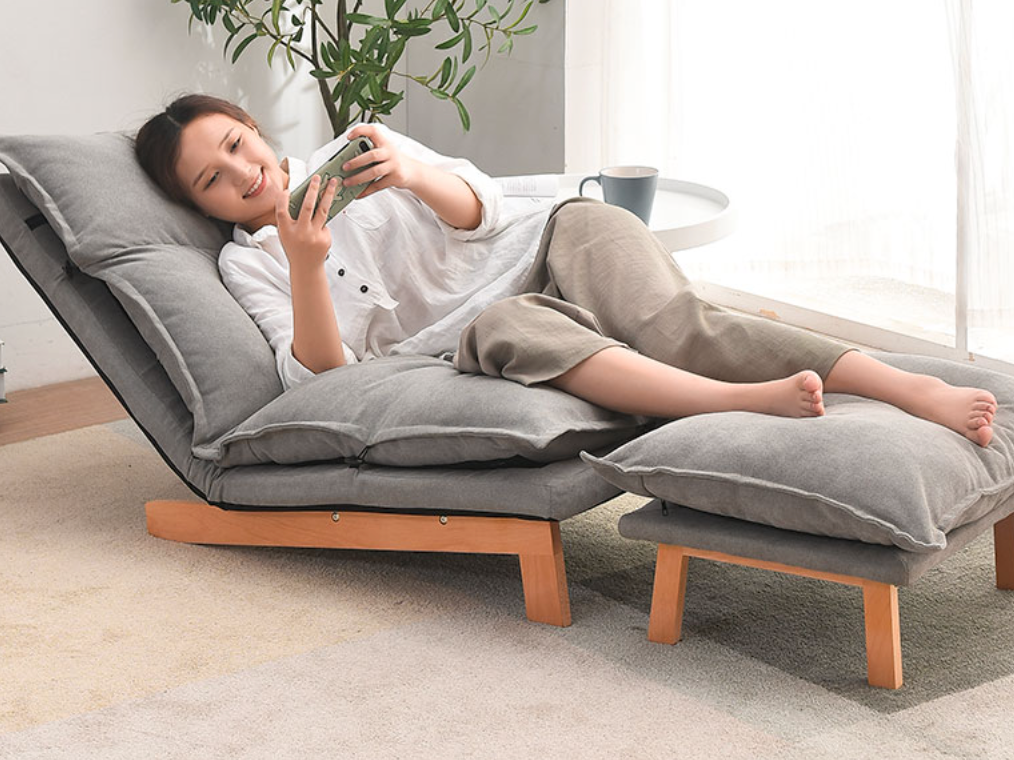  Relaxing chair with pedal 