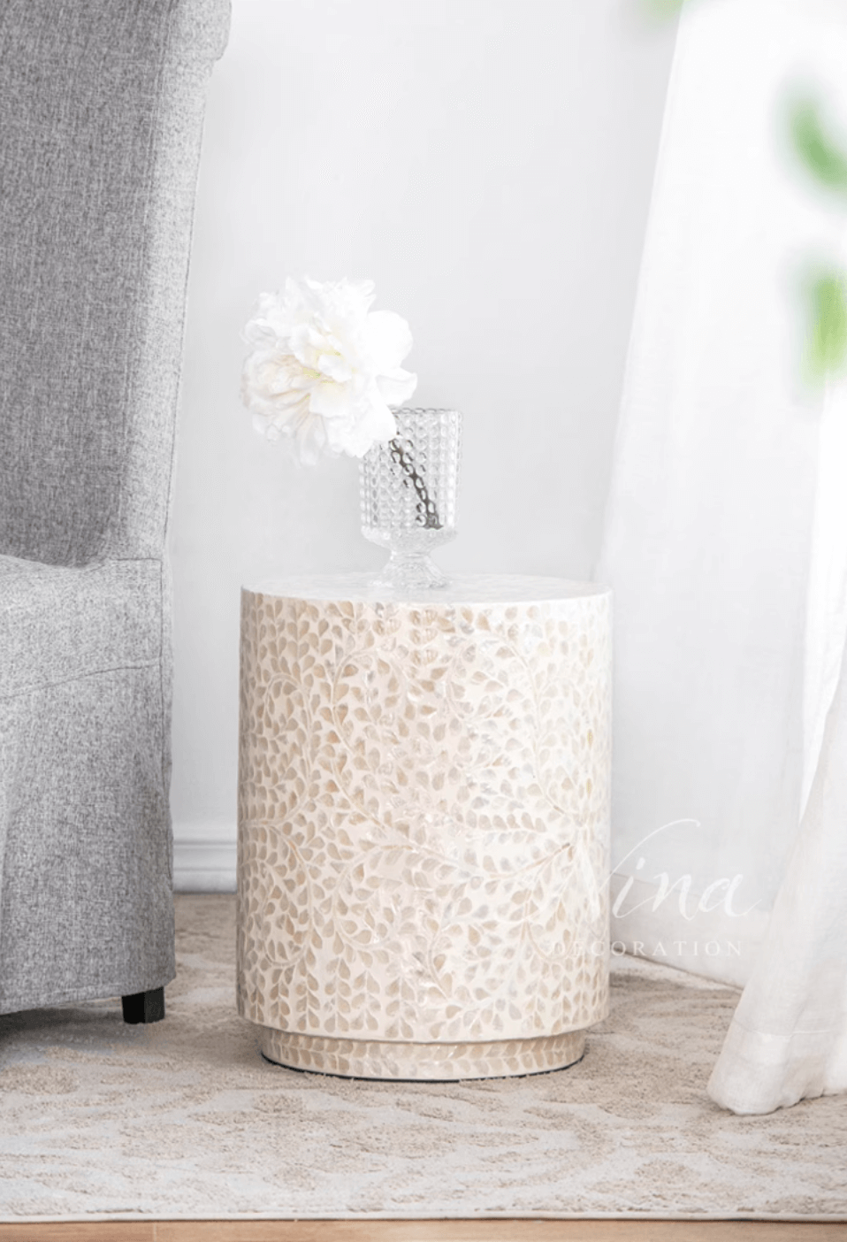  Scalloped pouf 