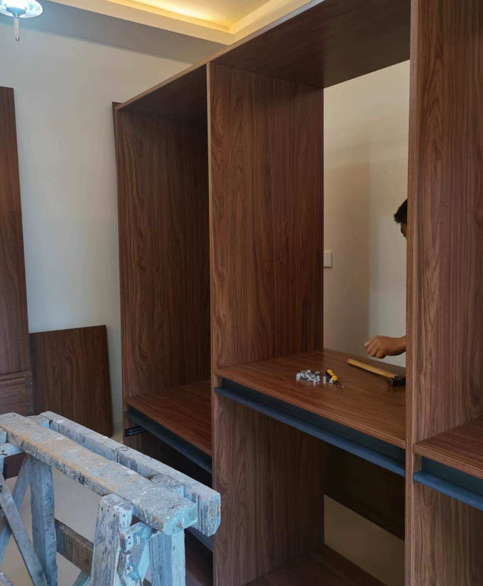  خزانة ملابس خشب كبيرة مودرن بأدراج وتقسيمات داخلية - دولاب ملابس منظم من KS-Furniture 