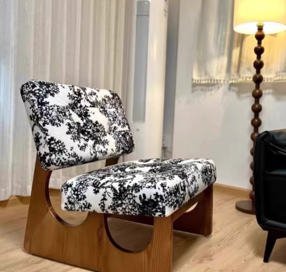  Antique style sofa 