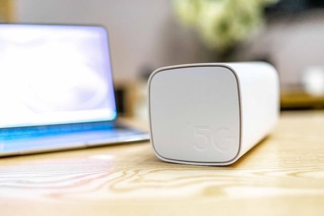 جهاز مودم سي بي إي برو 2 يدعم تقنية 5G لشبكة موبايلي وجميع الشبكات  أبيض/أزرق