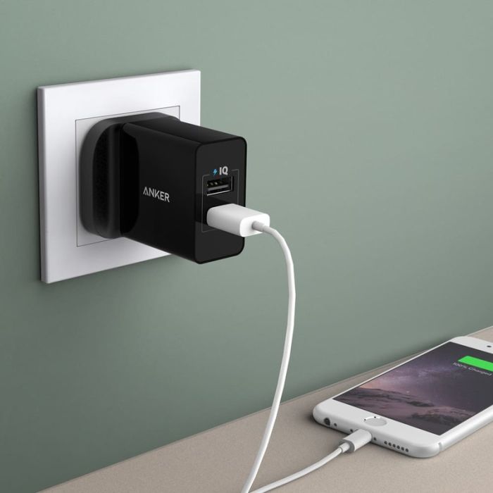 شاحن جداري انكر 24 واط بمنفذين USB للشحن - اسود