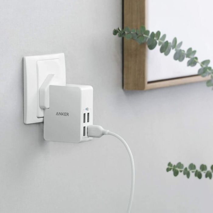 شاحن جداري انكر باوربورت 27 واط مع 4 منافذ USB للشحن - ابيض