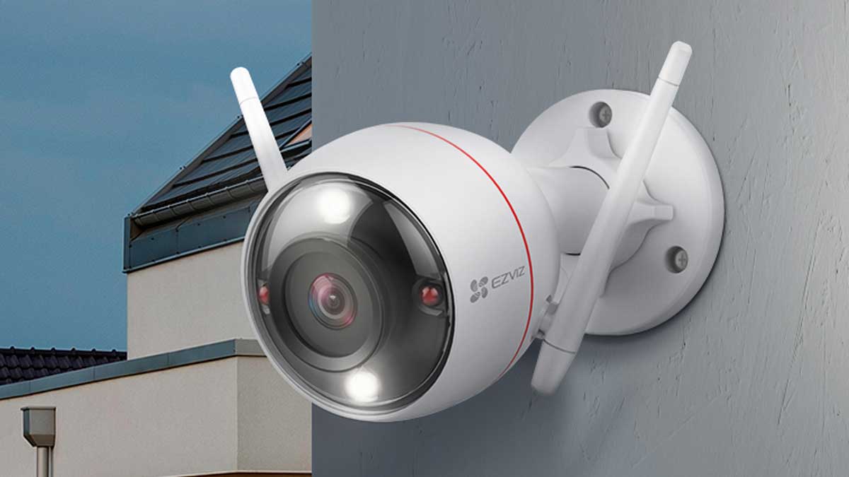 كاميرا EZVIZ C3W-PRO اللاسلكية الذكية بدقة 4 ميجابكسل مع رؤية ليلية ملونة وصفارات الإنذار وستروب
