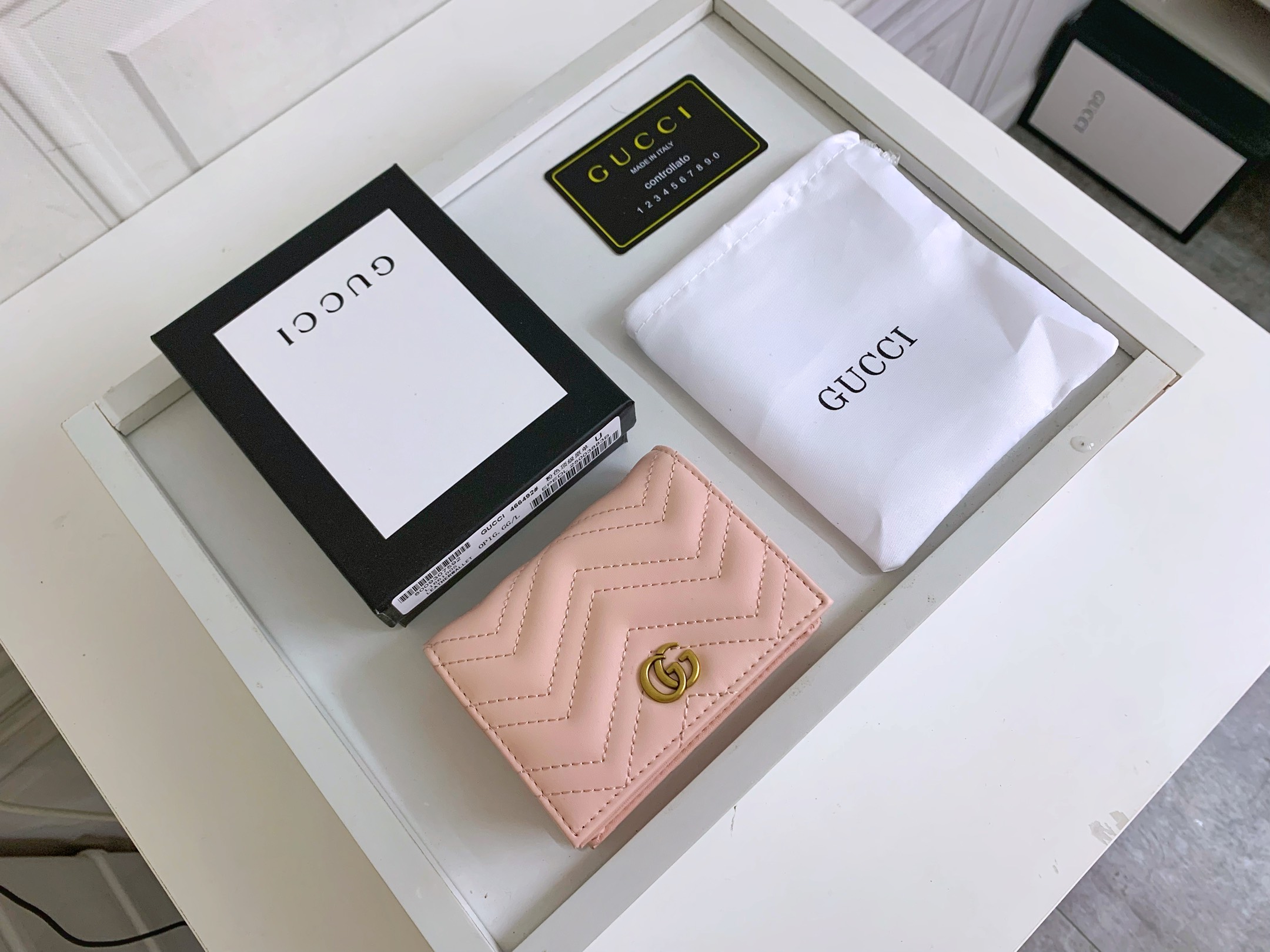 محفظة من ماركة GUCCI - وردي