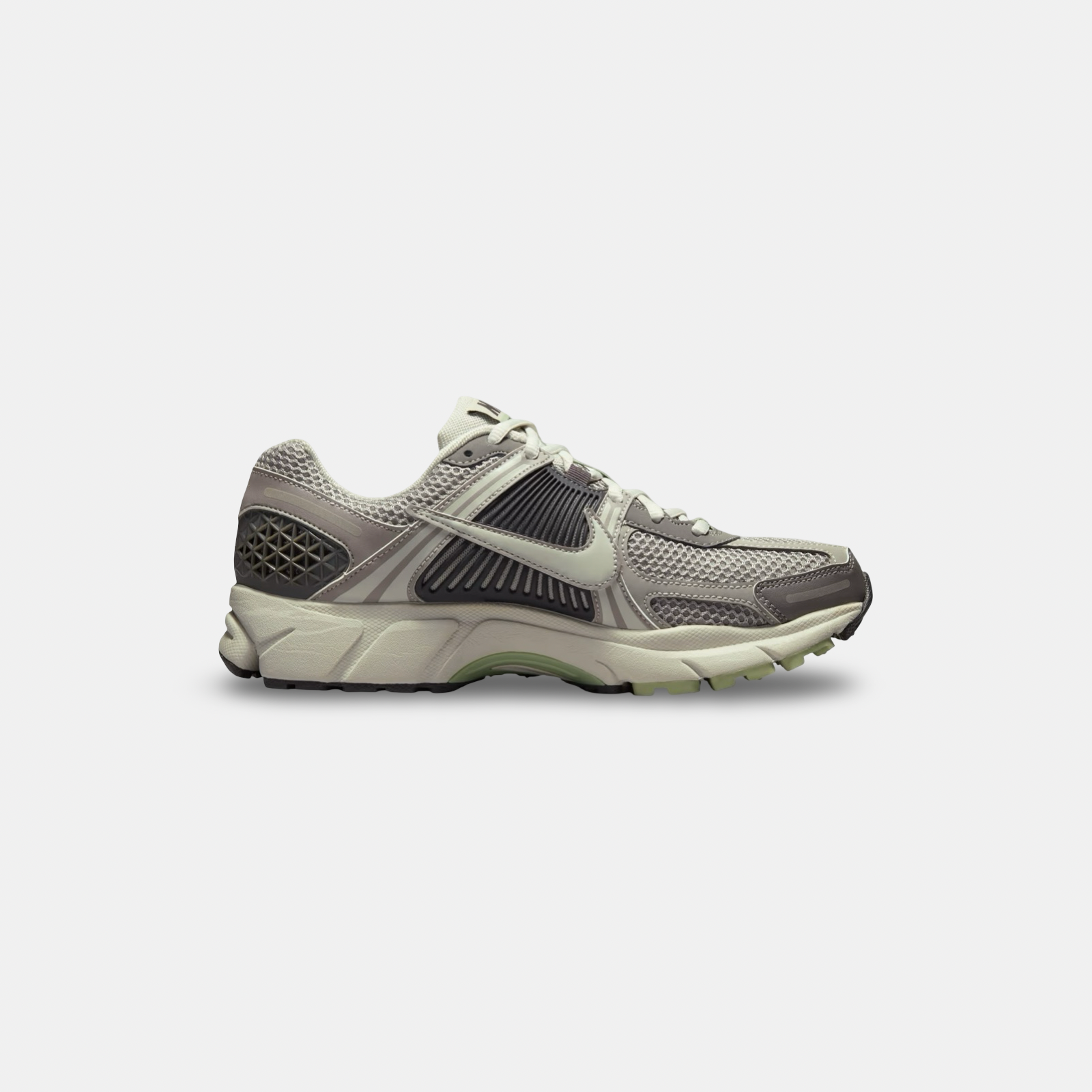  Nike Vomero M002 