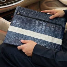 العلامة الفاخرة و الهوية الوطنية في ايديكم