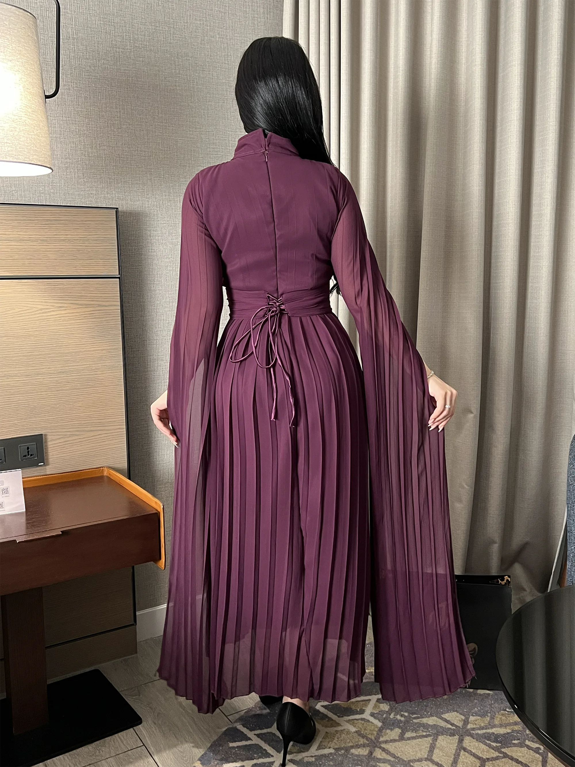إطلالة خلفية تبرز تصميم 