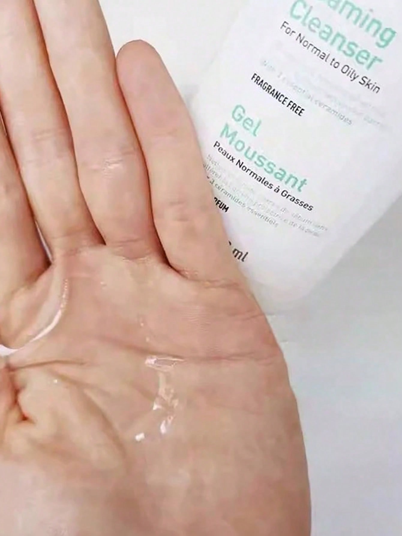 CeraVe منظف وجه مرطب جل رغوي، غسول وجه لطيف مع حمض الهيالورونيك والسيراميدات للبشرة الطبيعية إلى الجافة، 16 أونصة