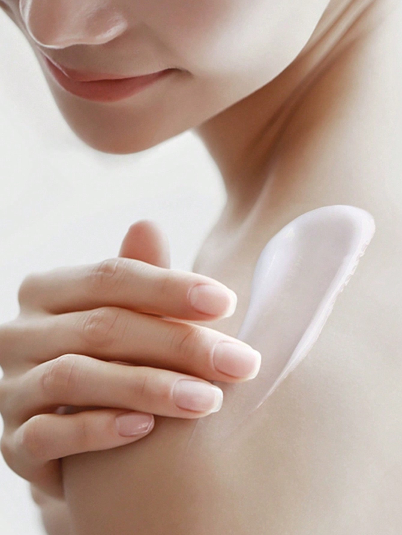 Lubriderm لوشن الجسم المرطب من جونسون، مرطب ومغذي للحصول على بشرة ناعمة وناعمة في فصل الخريف والشتاء