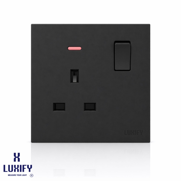فيش 13 أمبير مع مفتاح سليم أسود LUXIFY