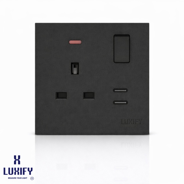 فيش 13 أمبير مع 2 Type-C سليم أسود LUXIFY