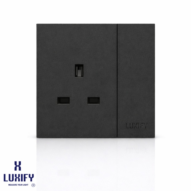 فيش 13 أمبير مع مفتاح مفرد سليم أسود LUXIFY