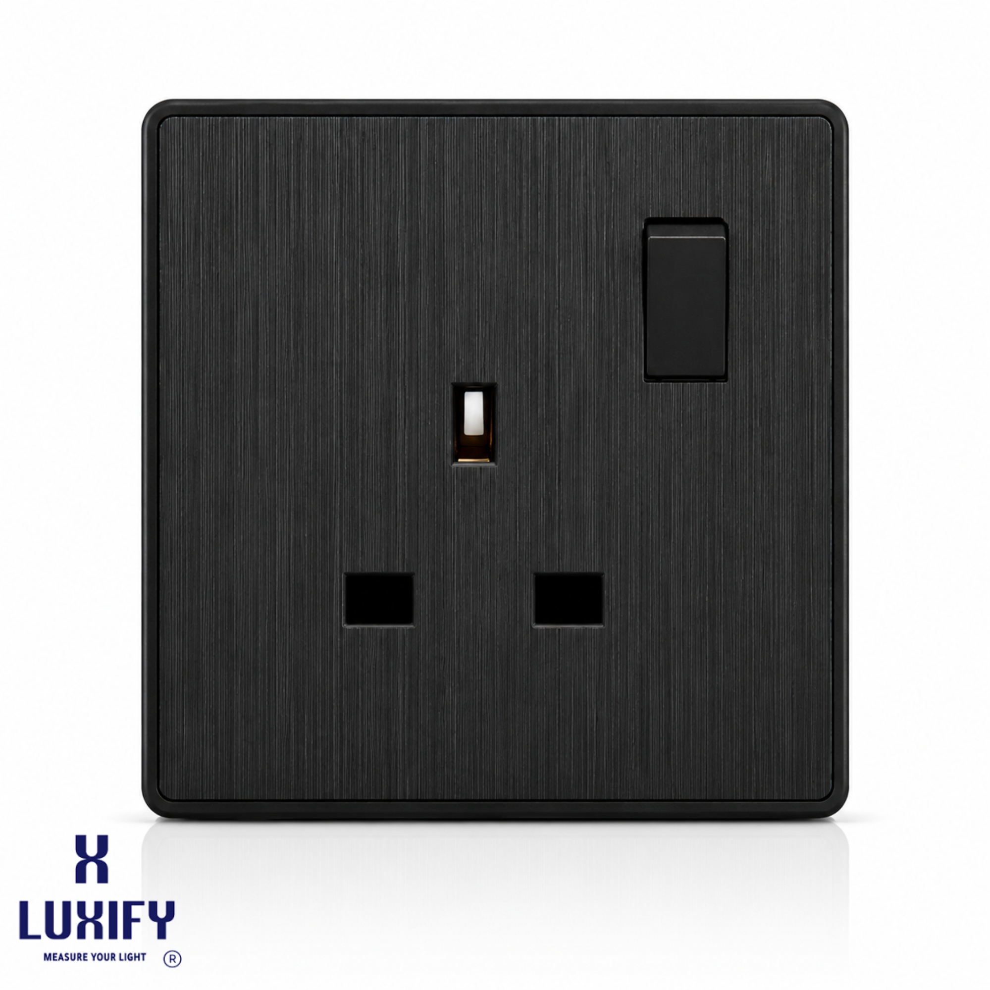 فيش 13 أمبير مع مفتاح أسود LUXIFY