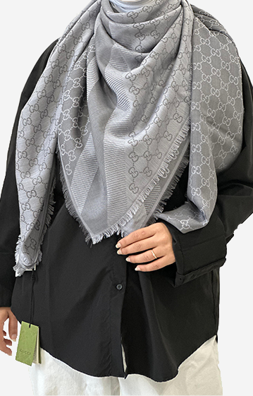  شال مربع ربيعي ماركة غوتشي 
