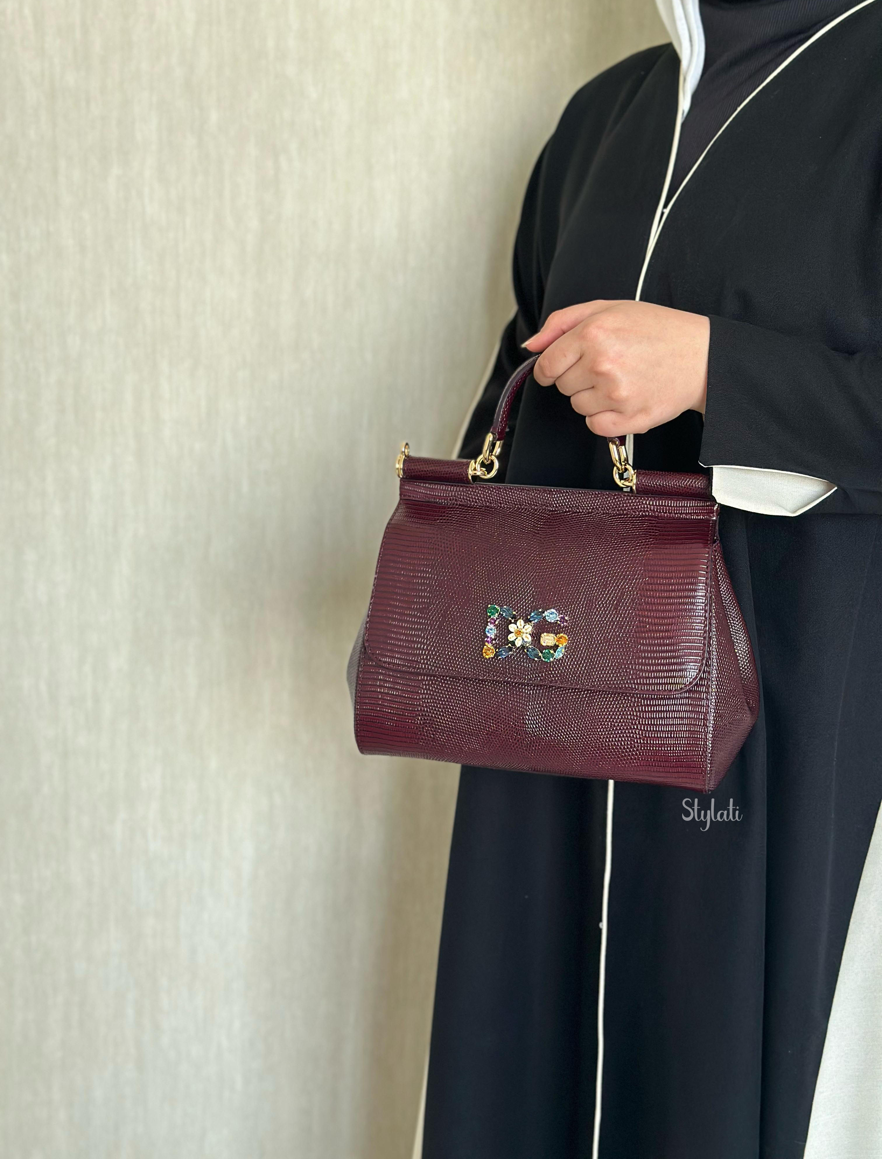  حقيبة يد سيسلي من جلد عجل بنقشة الإغوانا ماركة دولتشي اند غابانا باللون العنابي 