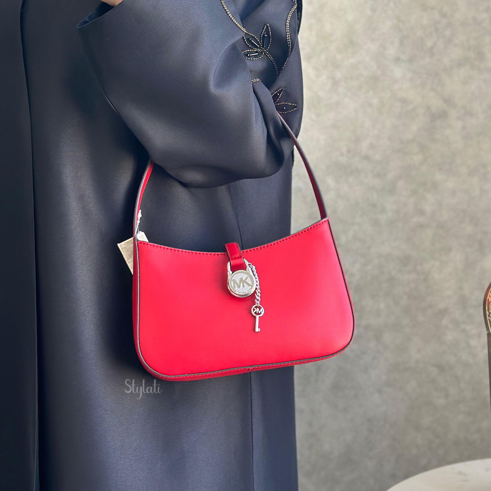  حقيبة لايرا جلد صغيره باللون الأحمر ماركة مايكل كورس 