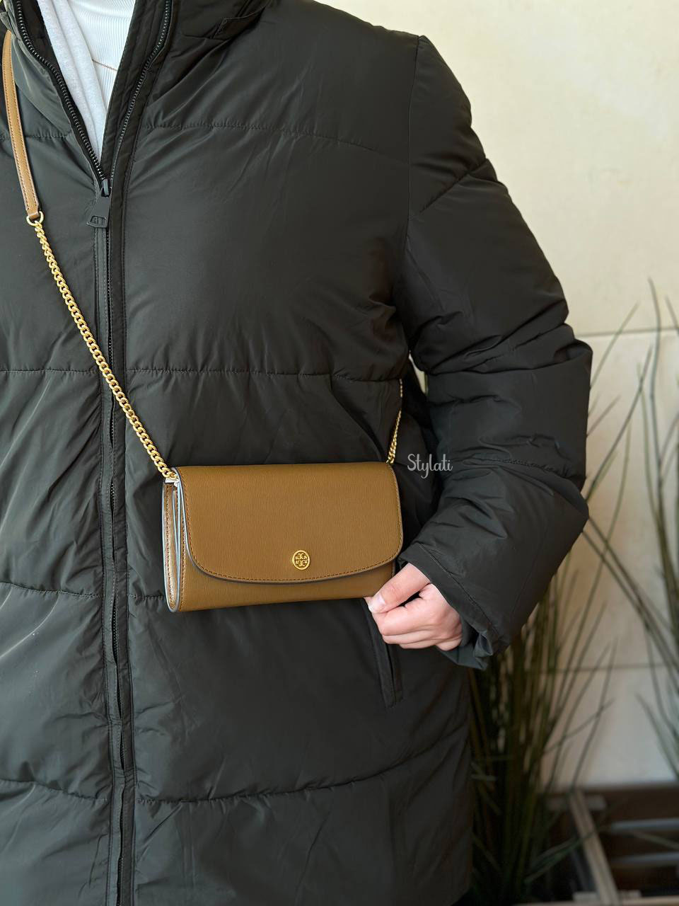  Tory Burch Robinson Chain Wallet 