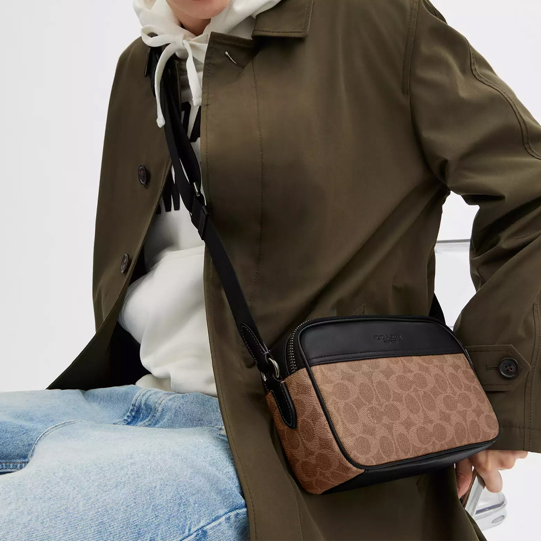  Coach Graham Crossbody Bag In Signature Canvas 