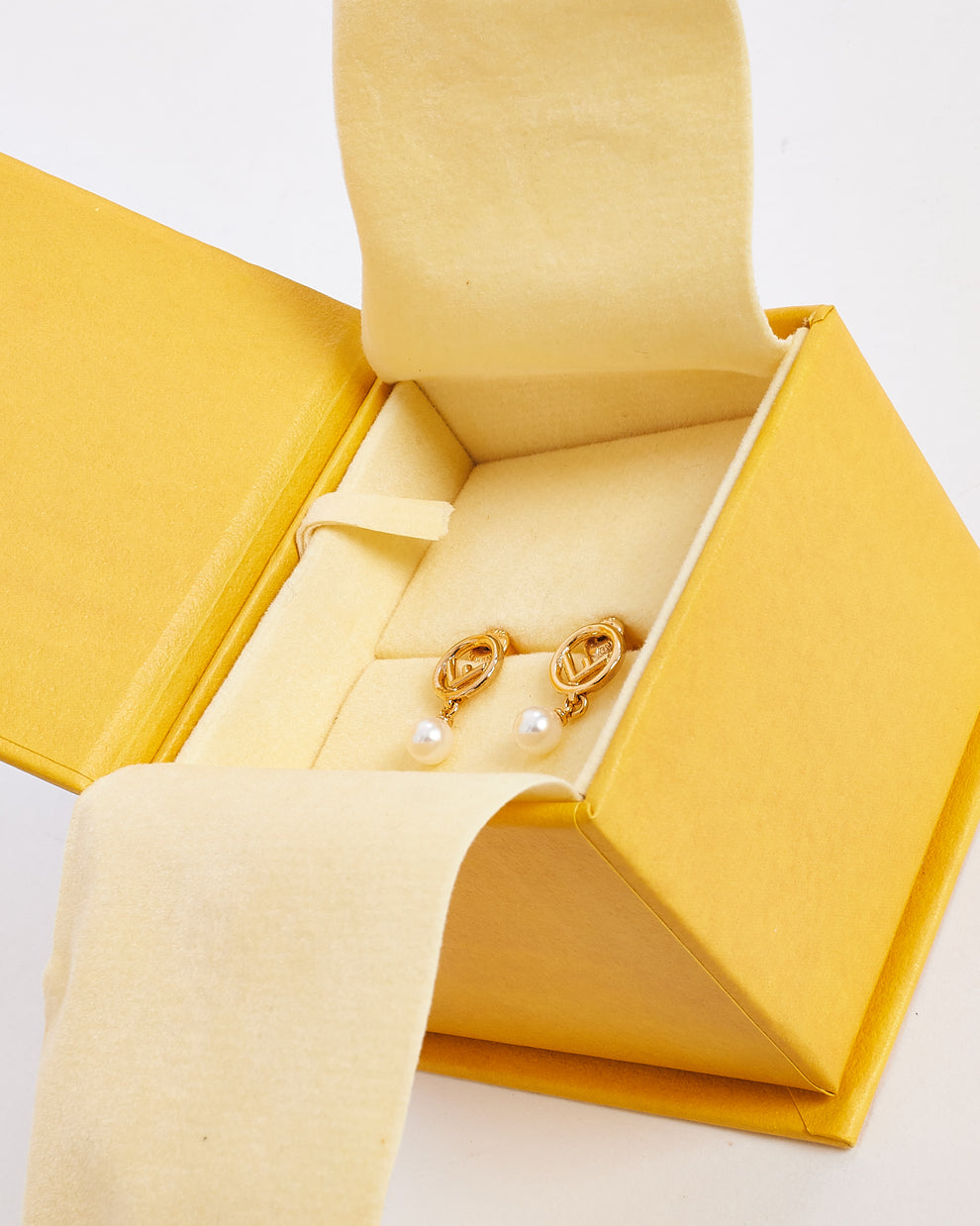  Fendi Gold-Colored Earrings with a pearl (Pre-Order Within 14 Days) 