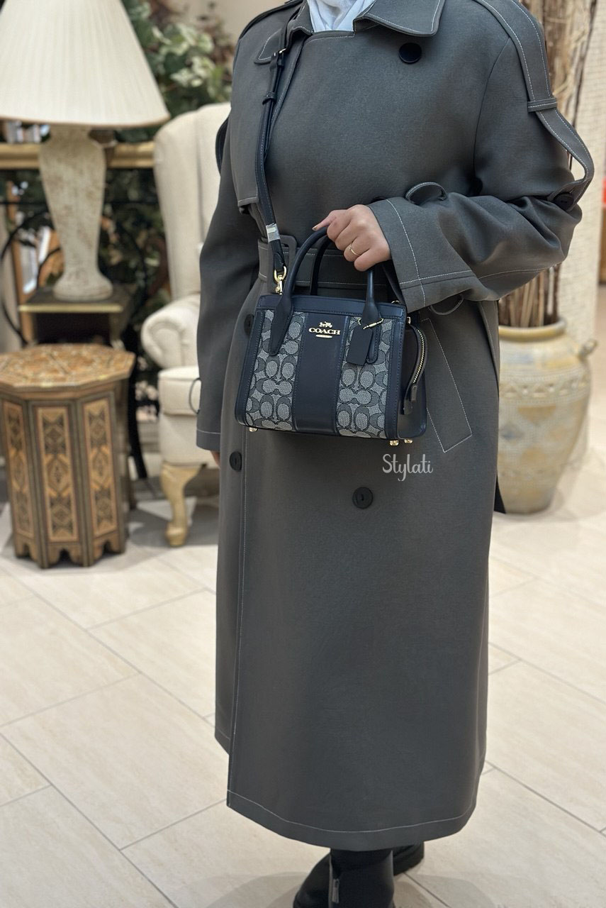  حقيبة أندريا كاريال جاكار مميز بلون كحلي ماركة كوتش 