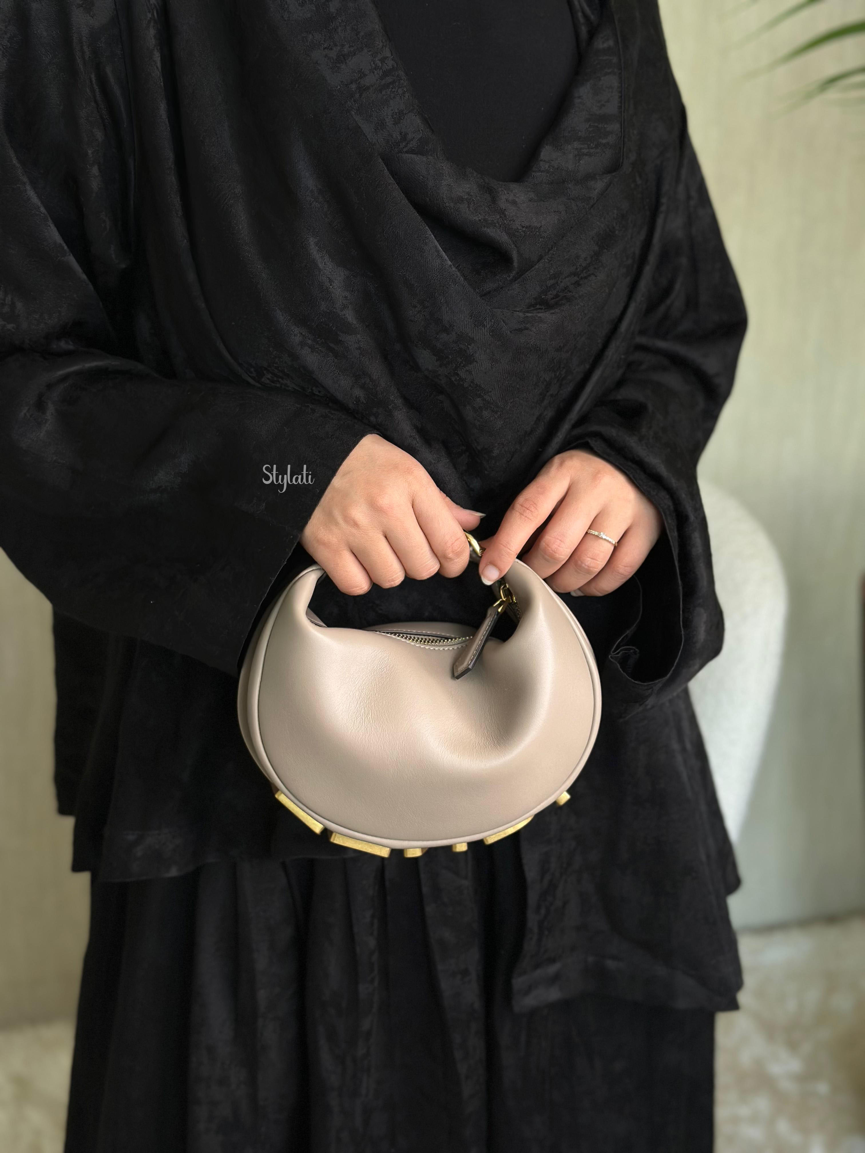  حقيبة ميني فندي جرافي باللون الرمادي ماركة فندي (طلب مسبق 14 يوم) 