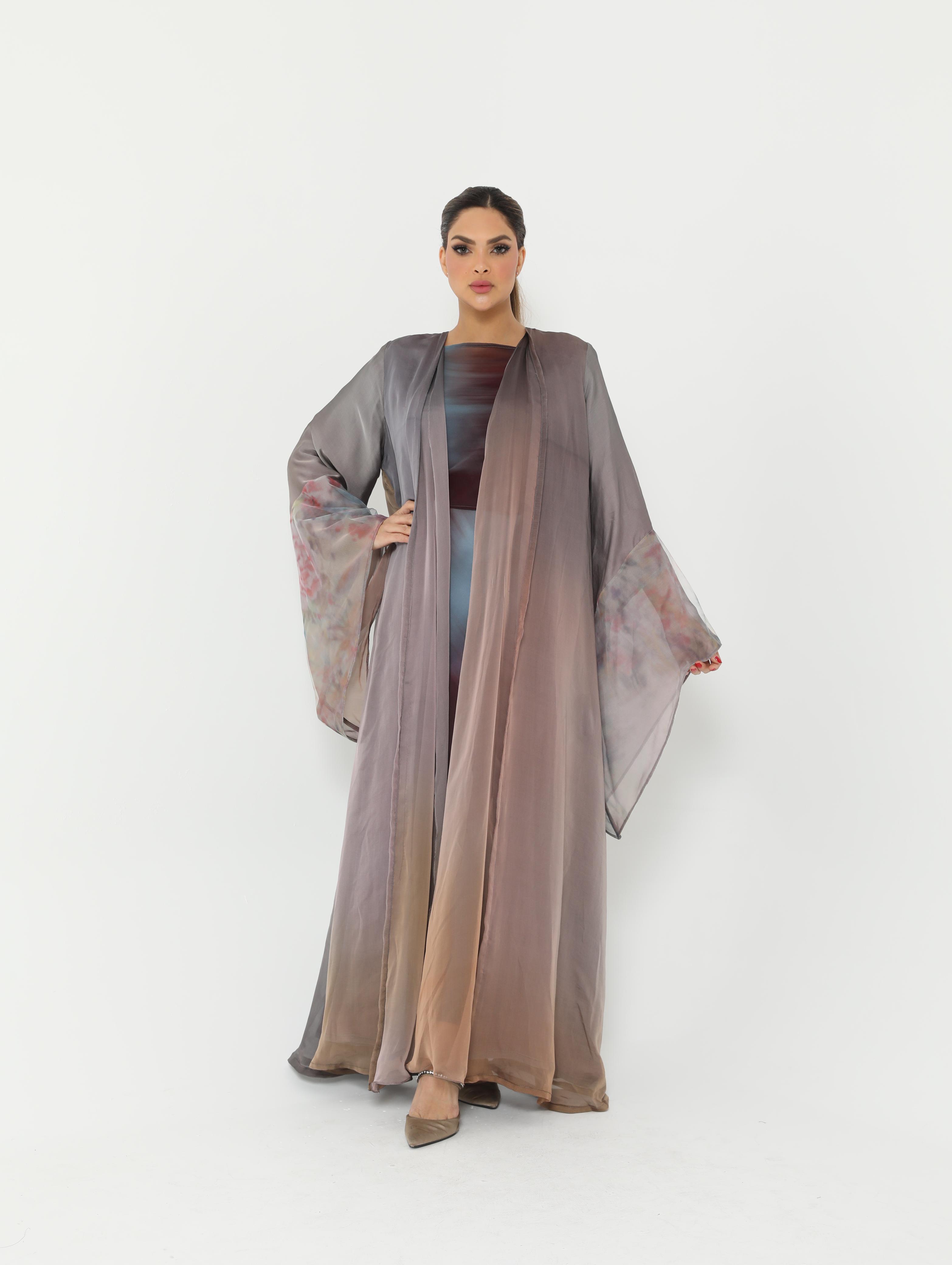 عبايه اكمام واسعه