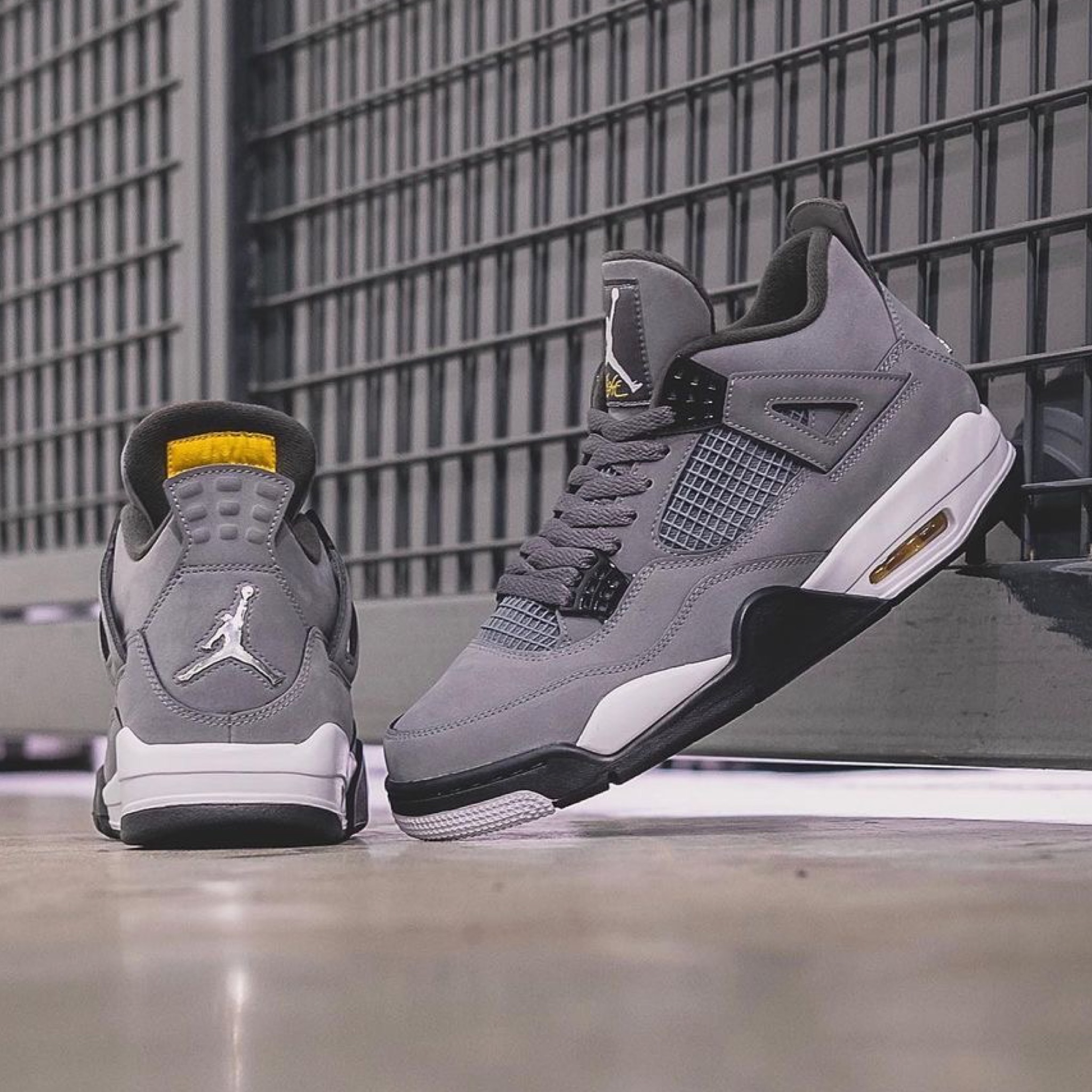  JORDAN 4 