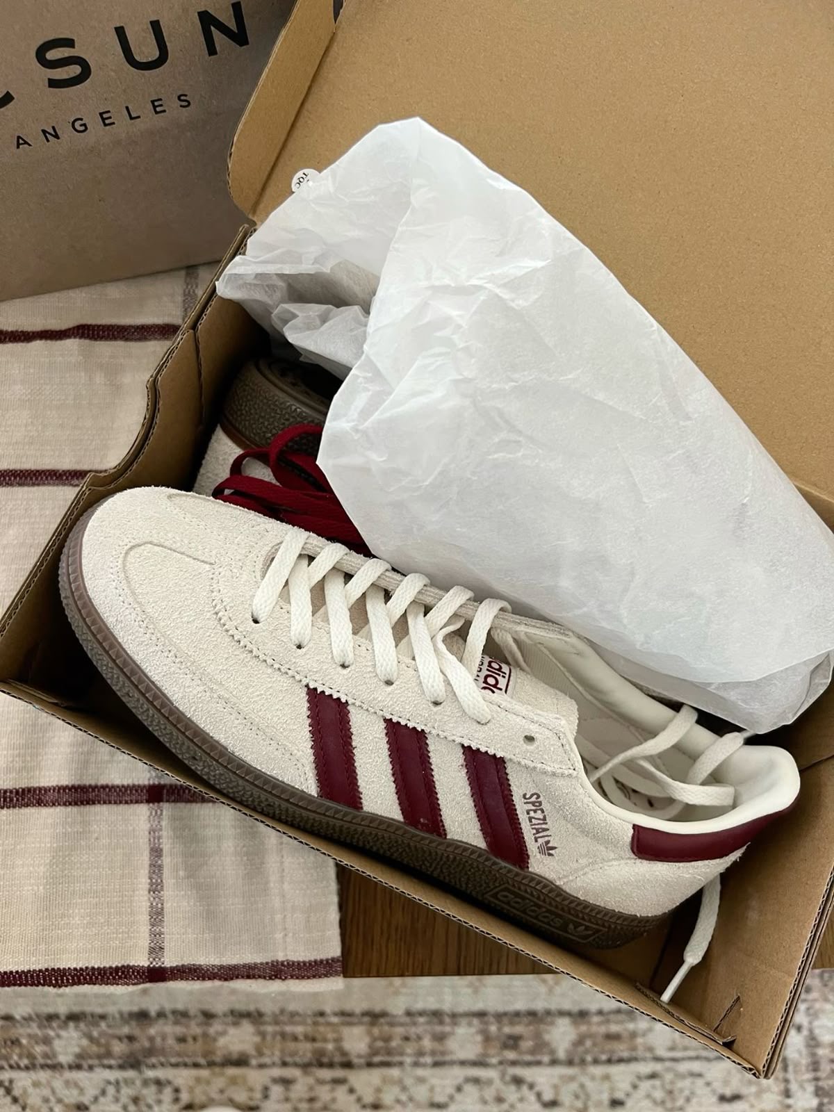  نسخة من ADIDAS