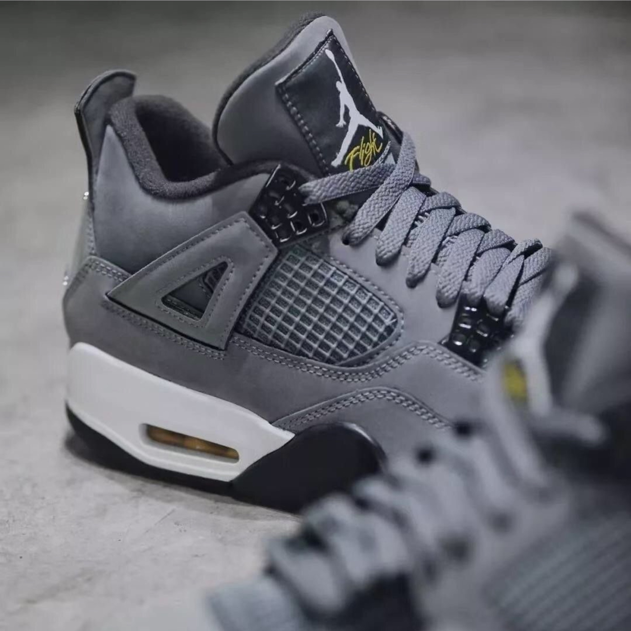  JORDAN 4 