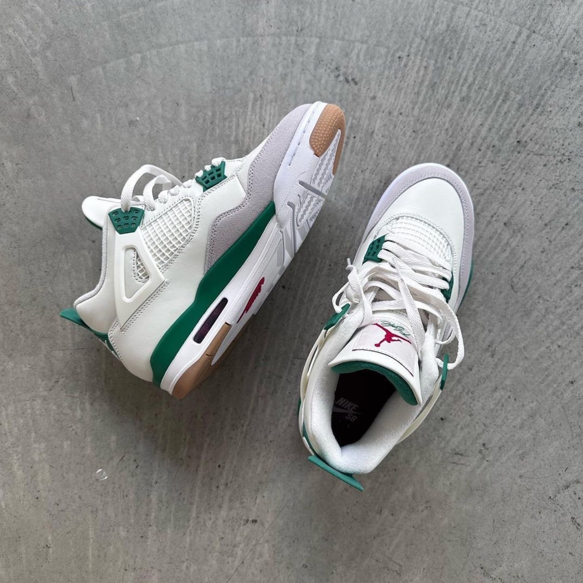  JORDAN 4 