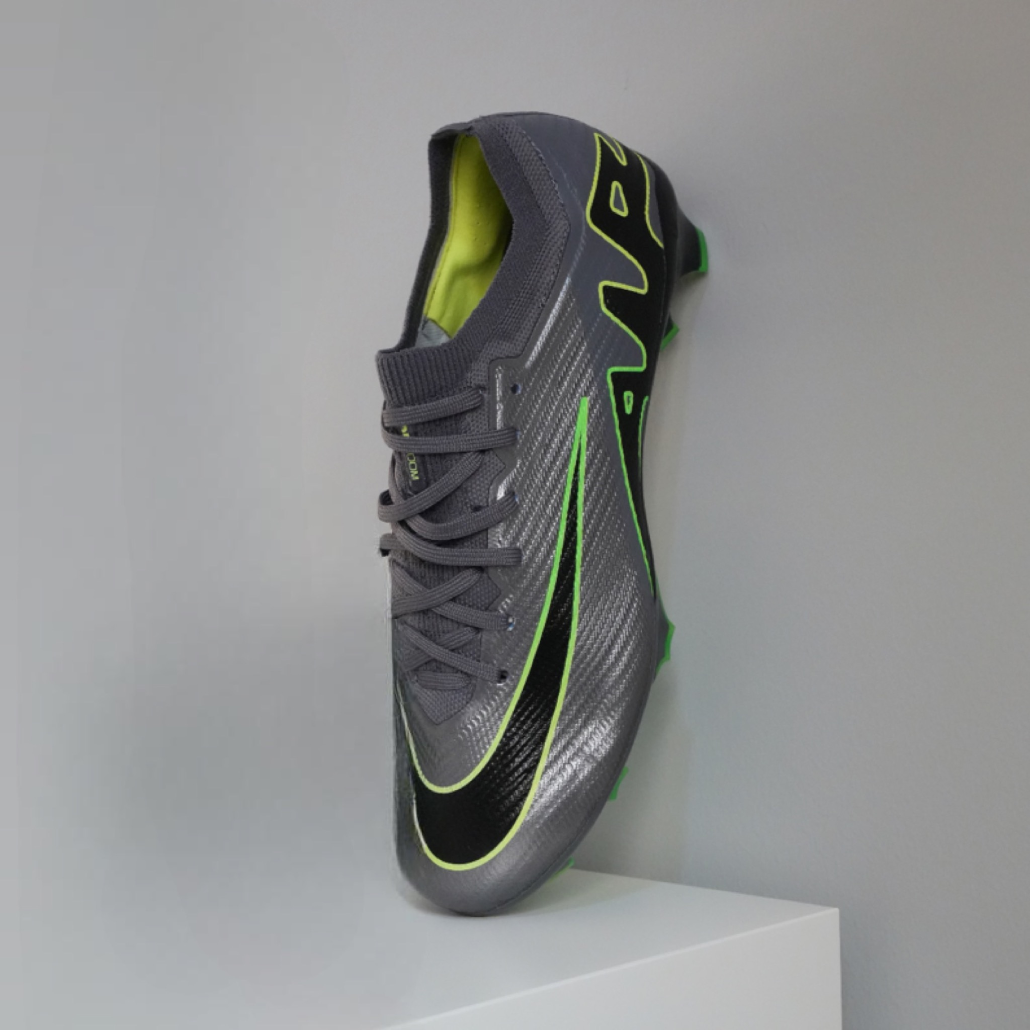  NIKE / خاص بالعشب الطبيعي  