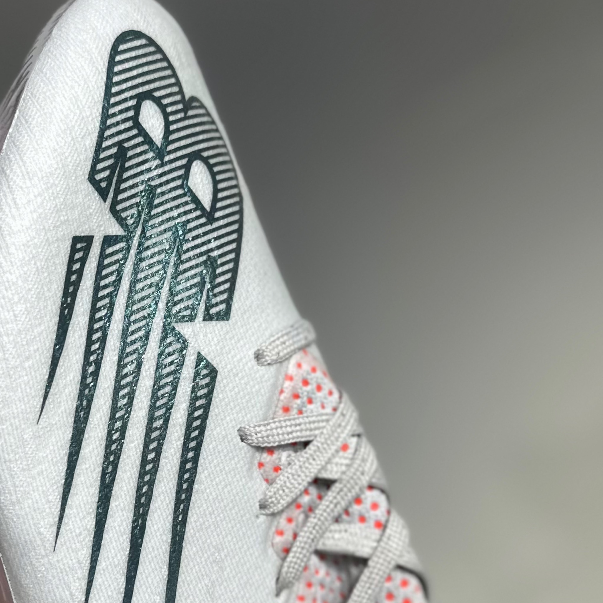  NEW BALANCE / خاص بالعشب الطبيعي  