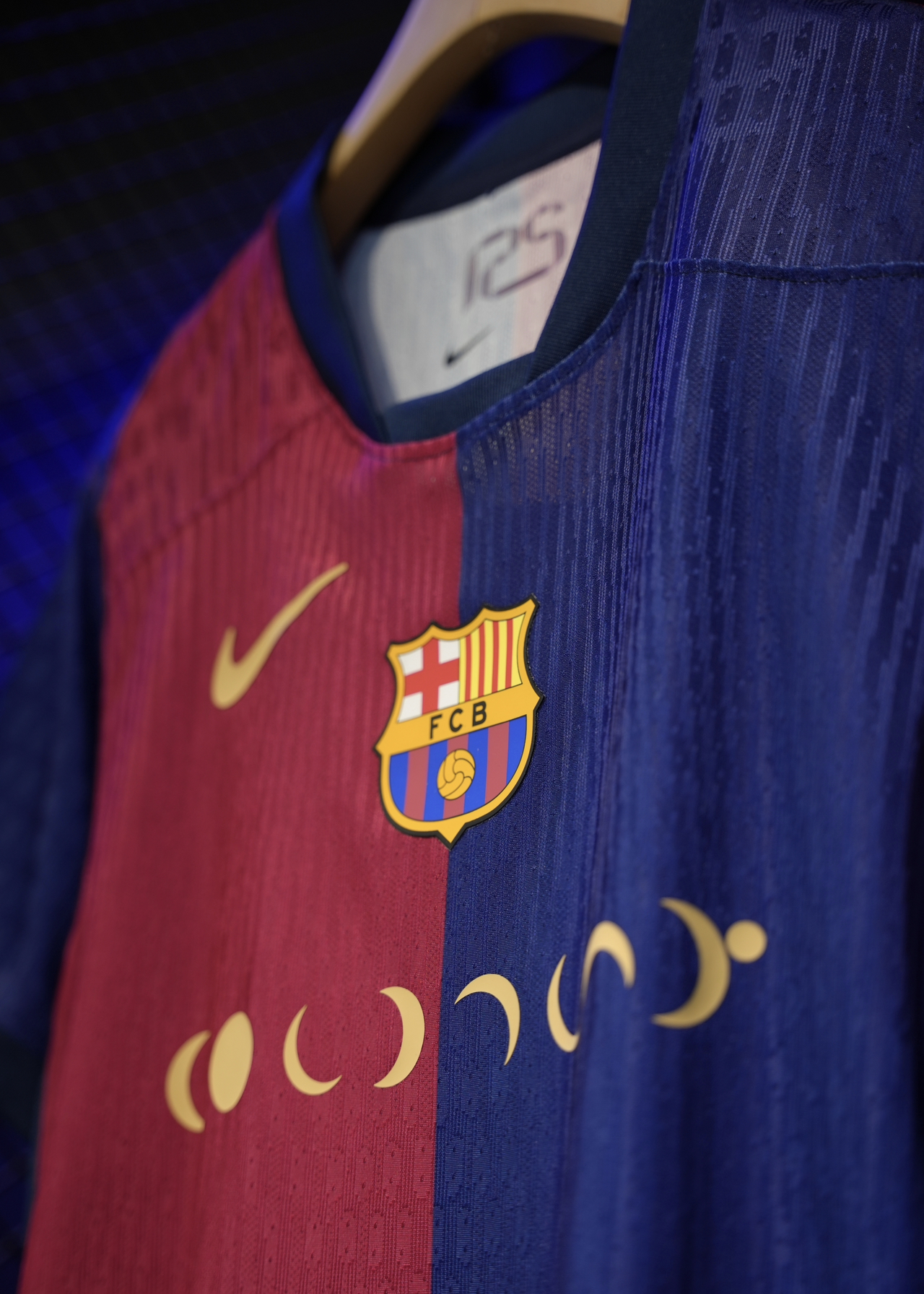  برشلونه قميص خاص بالكلاسيكو 