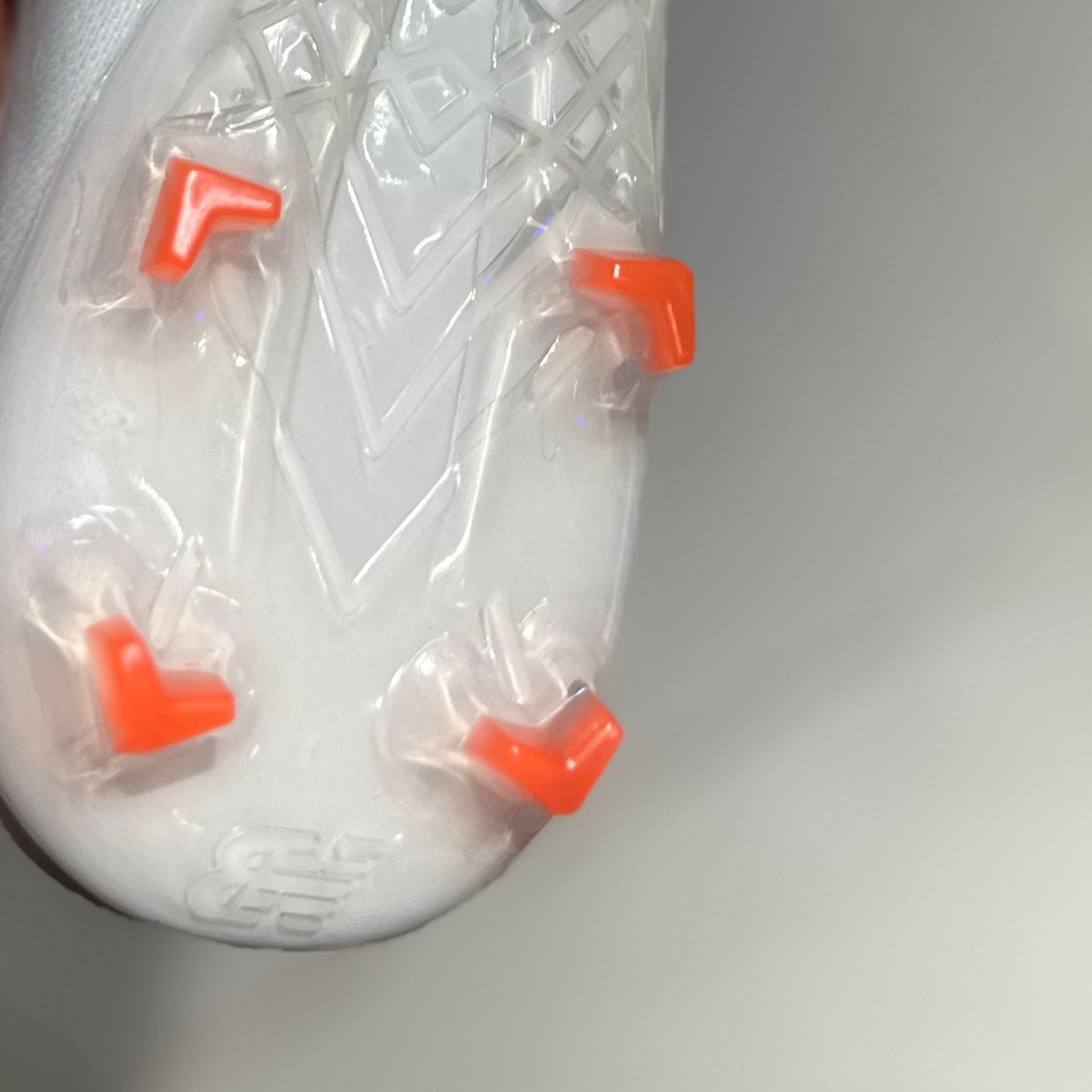  NEW BALANCE / خاص بالعشب الطبيعي  