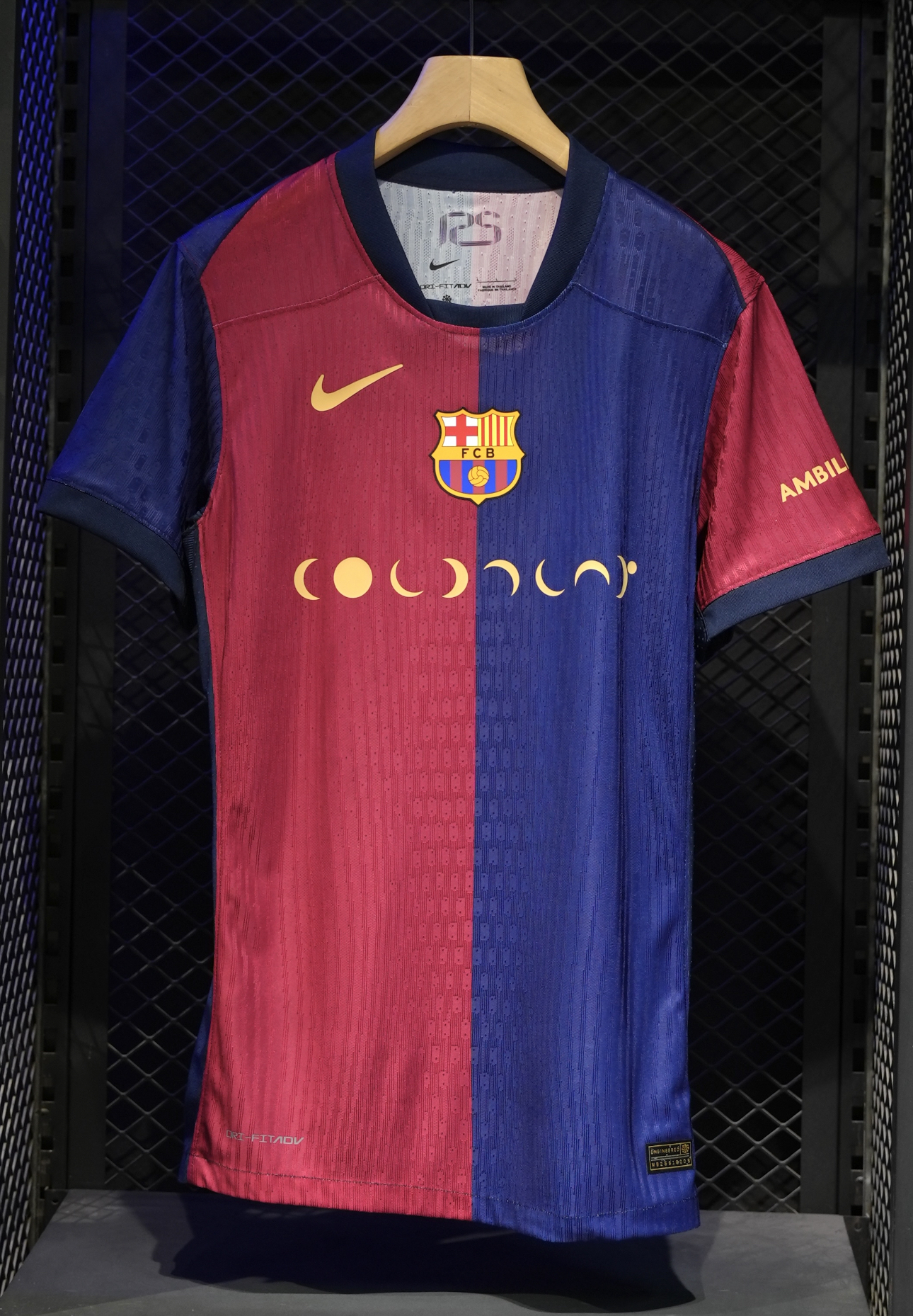  برشلونه قميص خاص بالكلاسيكو 