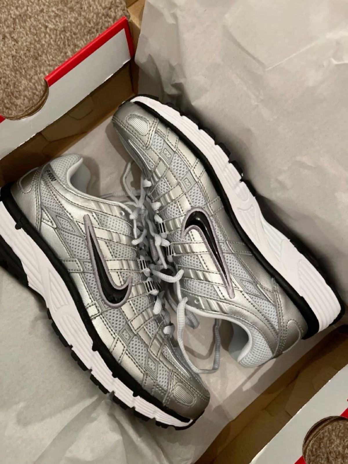  NIKE