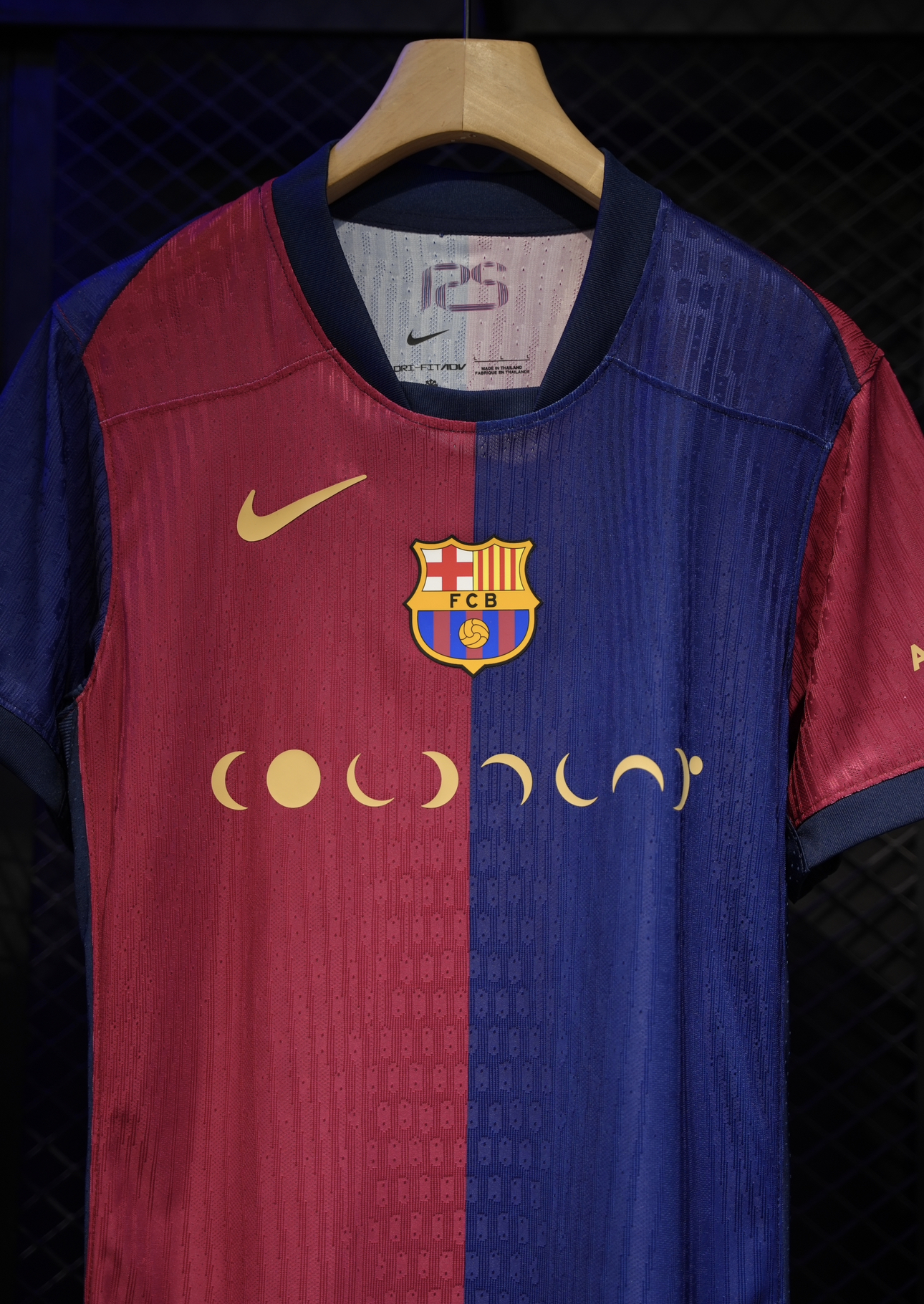  برشلونه قميص خاص بالكلاسيكو 