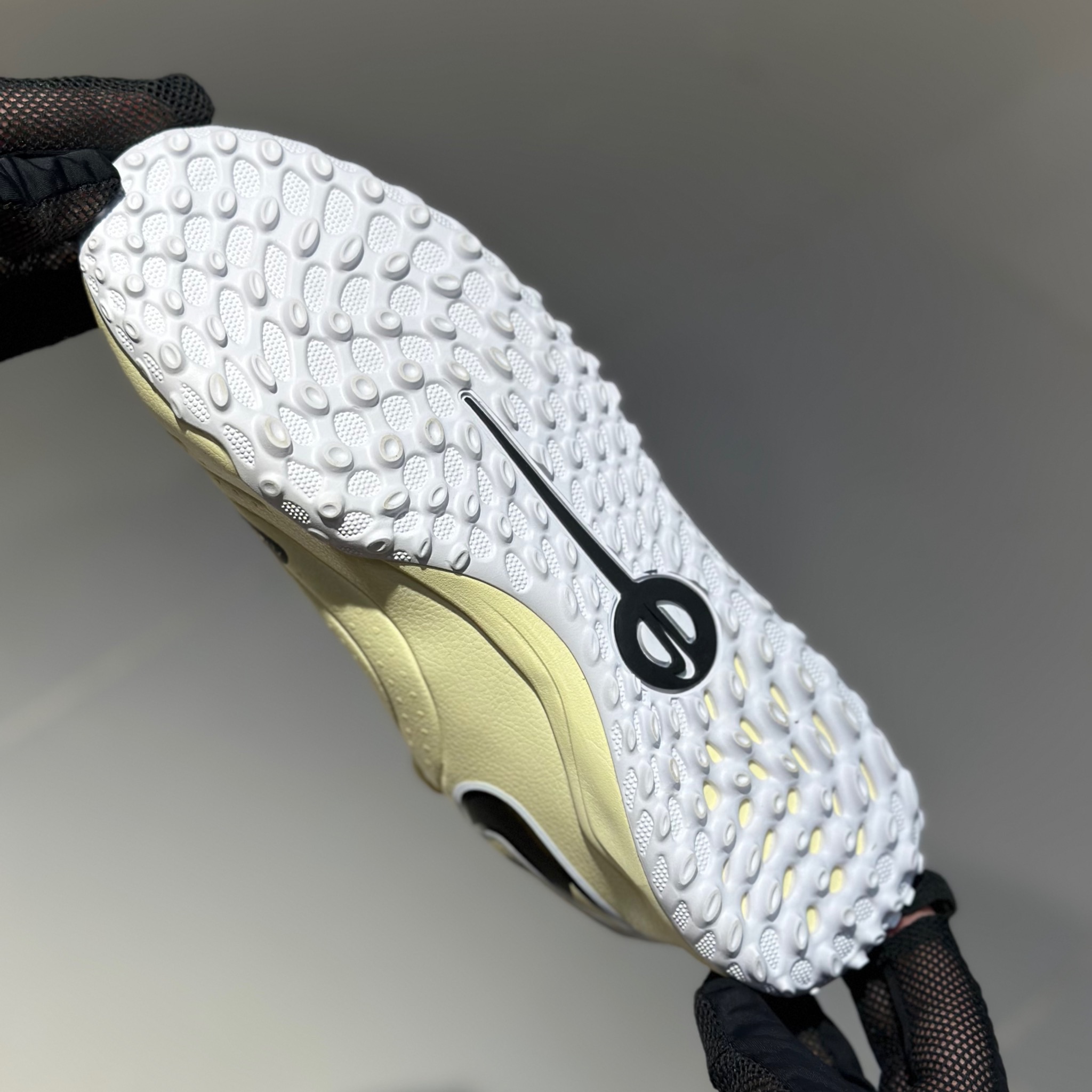  Nike Tiempo / خاص بالعشب الصناعي 