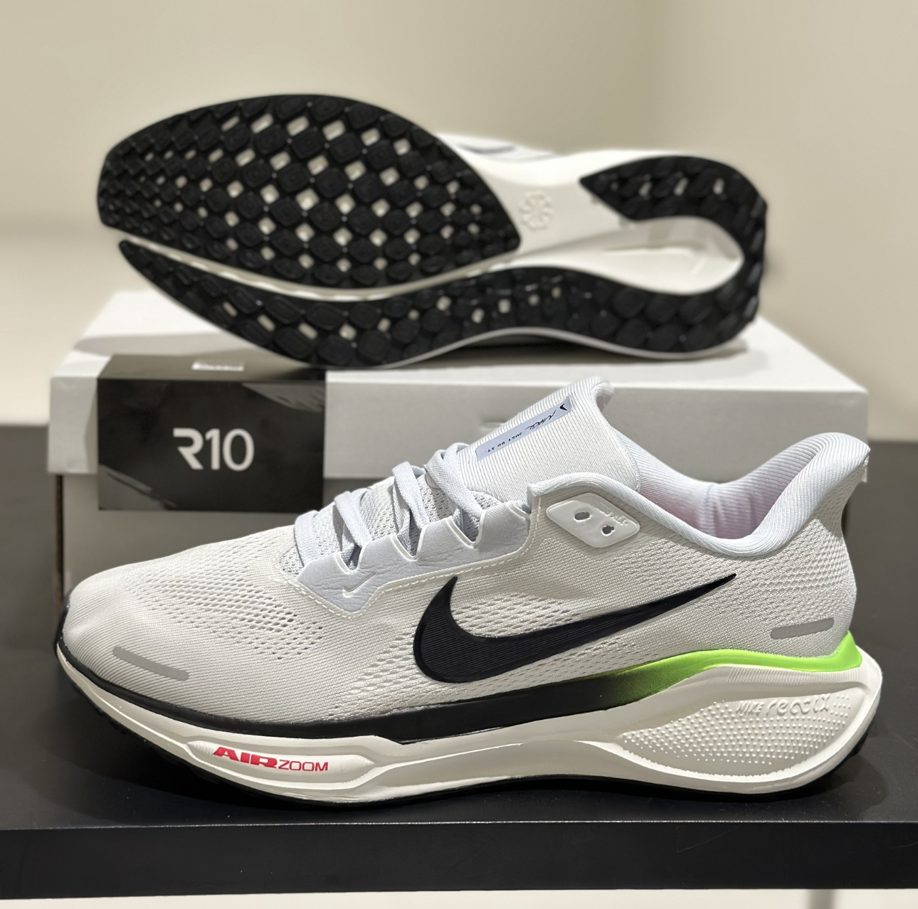  NIKE