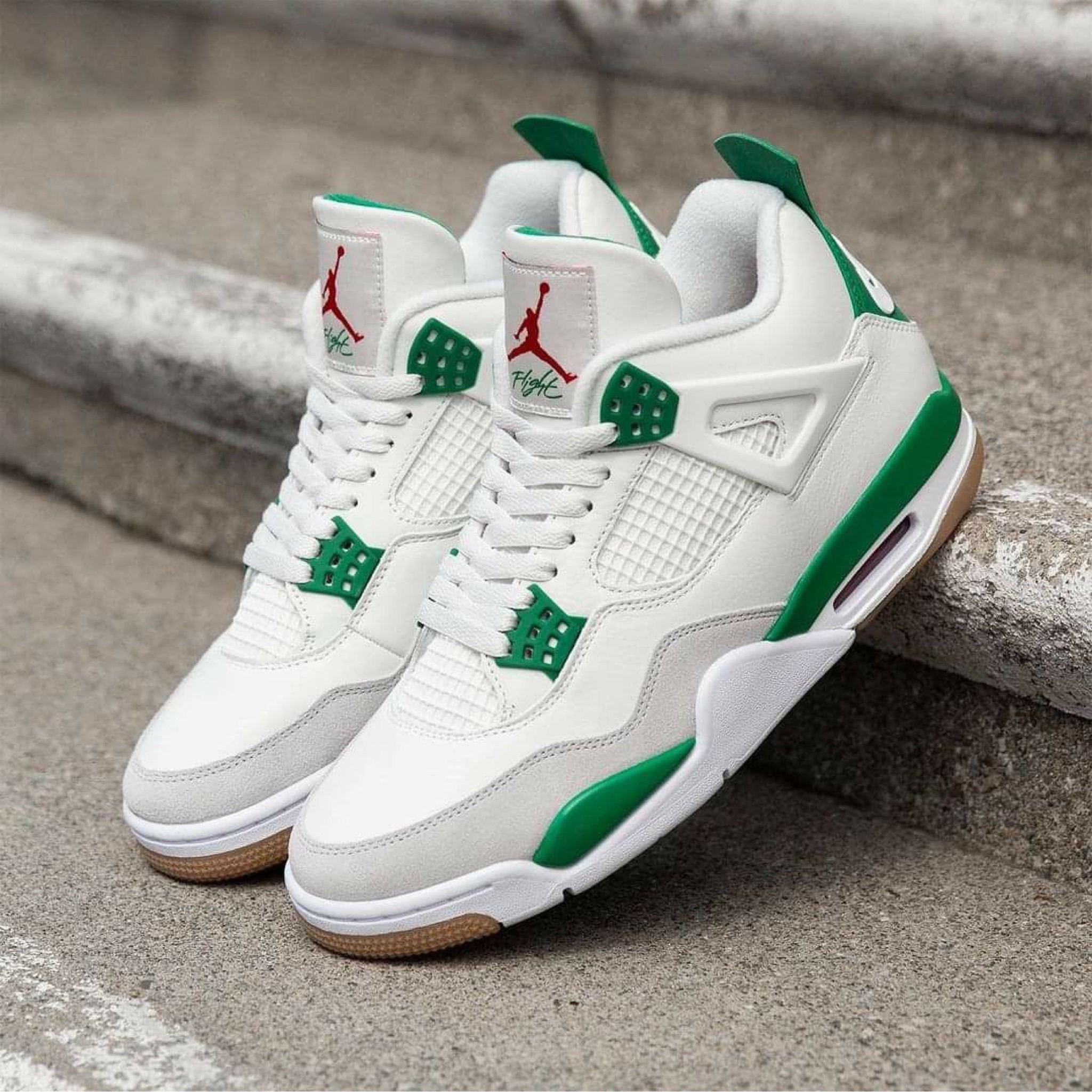  JORDAN 4 