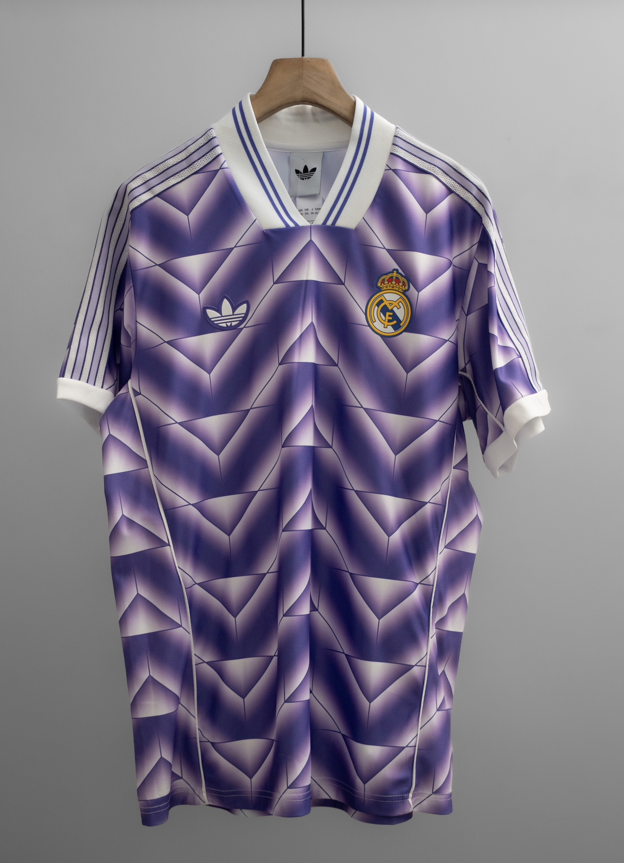  ريال مدريد بتصميم كلاسيك 