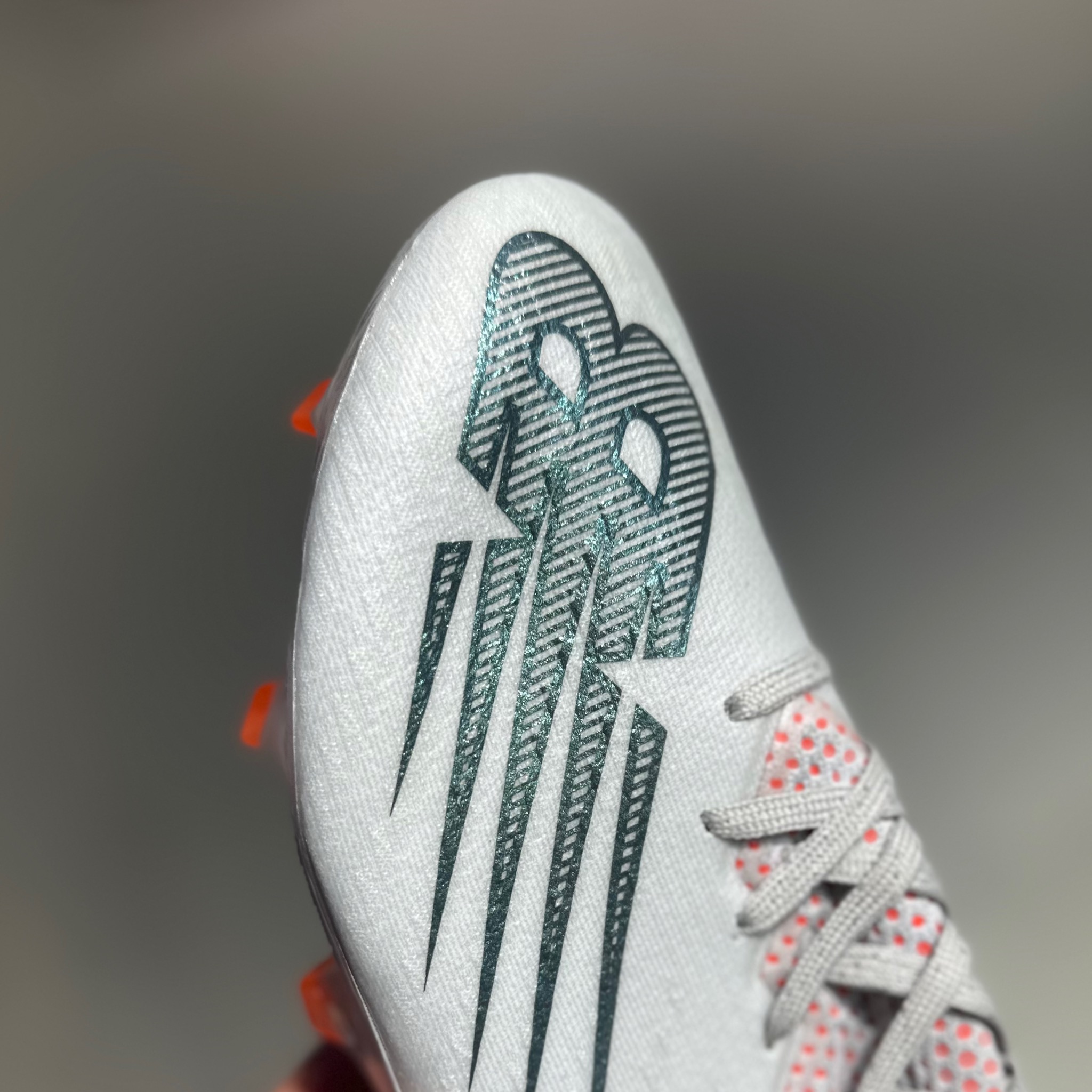  NEW BALANCE / خاص بالعشب الطبيعي  