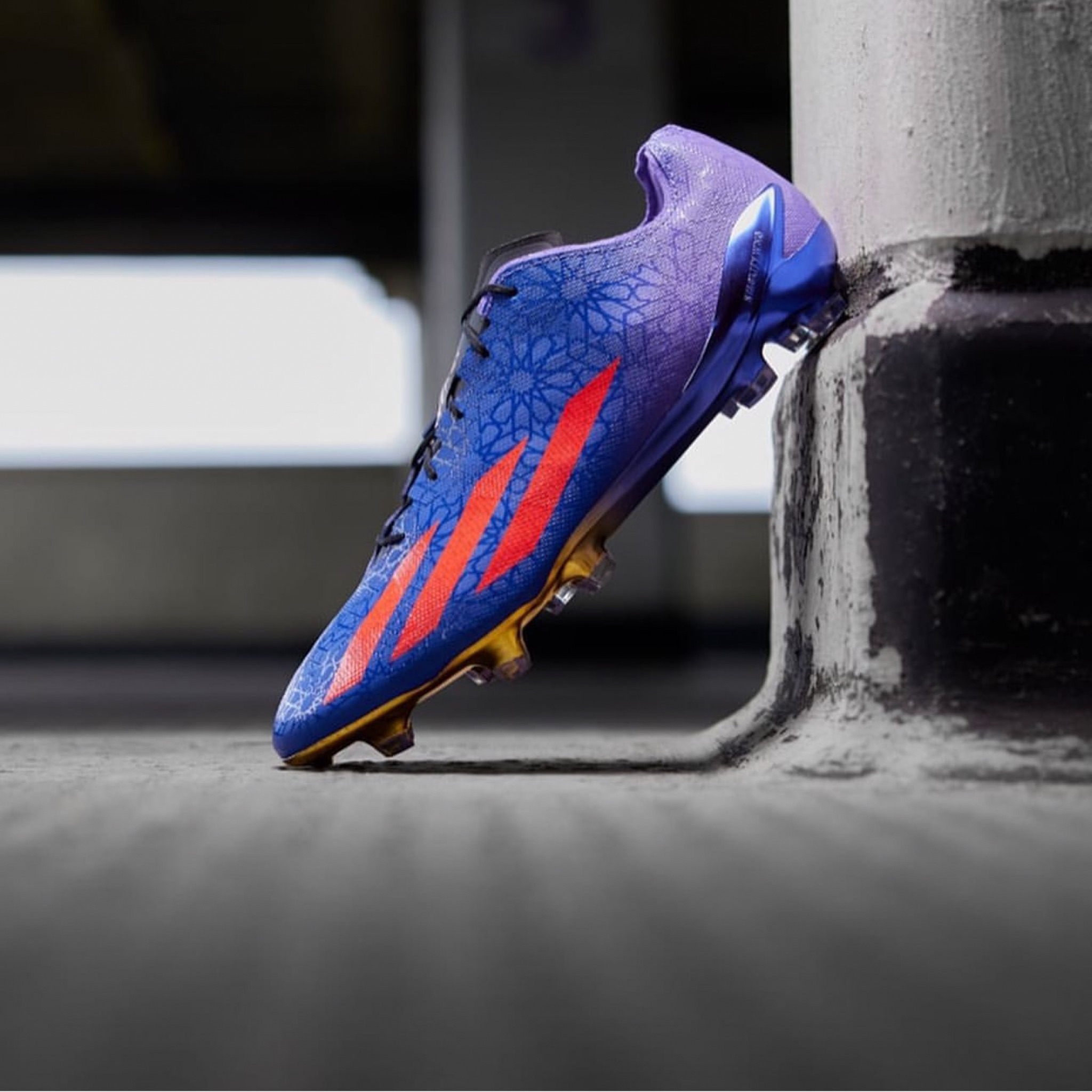  Adidas / خاص بالعشب الطبيعي  