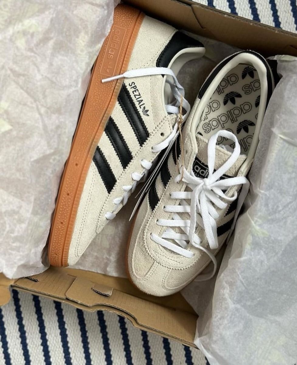  ADIDAS