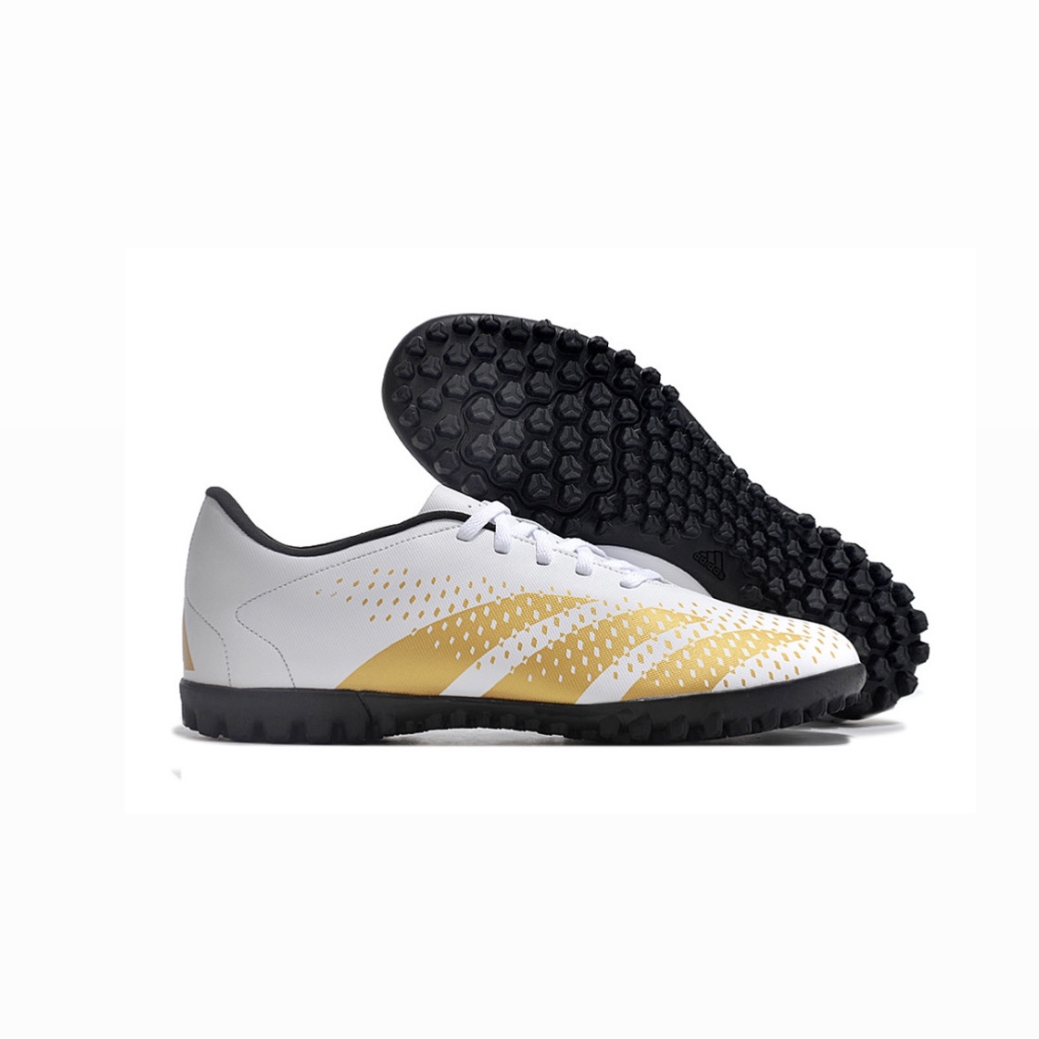  -adidas خاص بالعشب الصناعي 