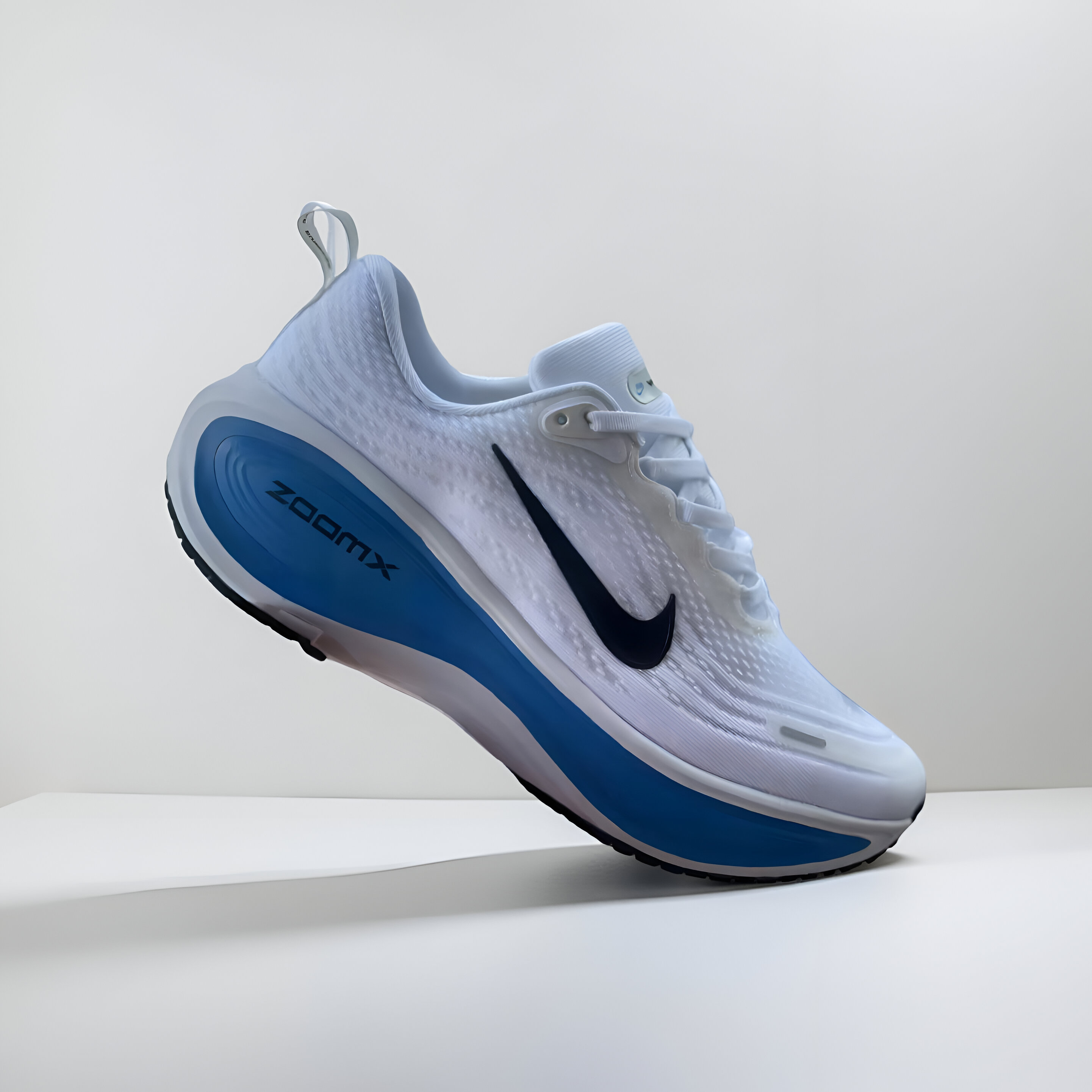   NIKE-zoomx 