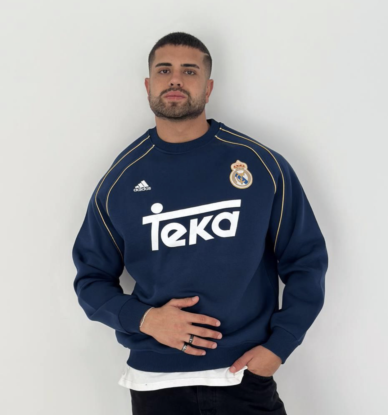  هودي ريال مدريد بتصميم كلاسيك 