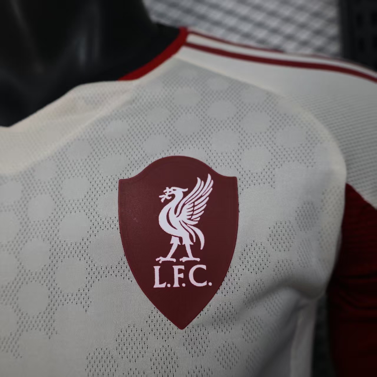  لفربول الاحتياطي باكمام طويله 2026 