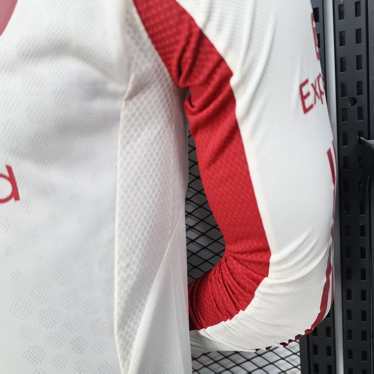  لفربول الاحتياطي باكمام طويله 2026 